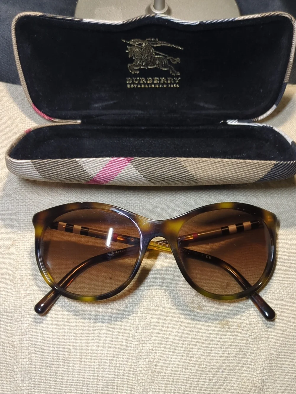 Burberry Tortoiseshell Brown Gradient Lens Sunglasses w,/Burberry Case ONLY $175